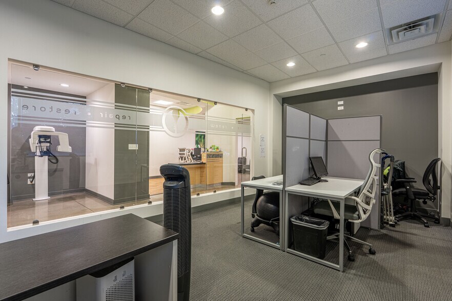 More Photos Of 3000 Woodcreek Dr, Downers Grove Office For Lease