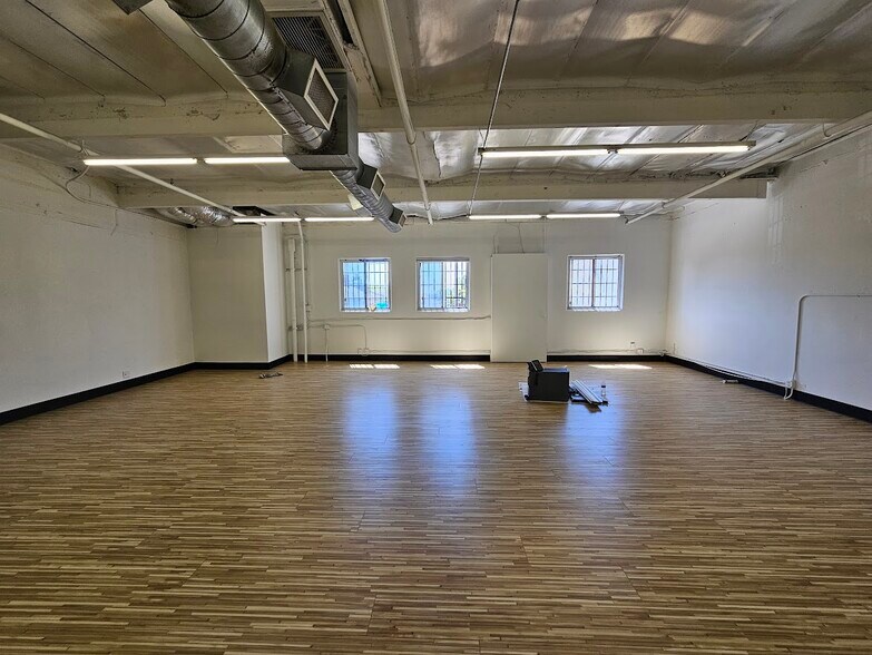 More Photos Of 135 E 35th St, Los Angeles Warehouse For Lease