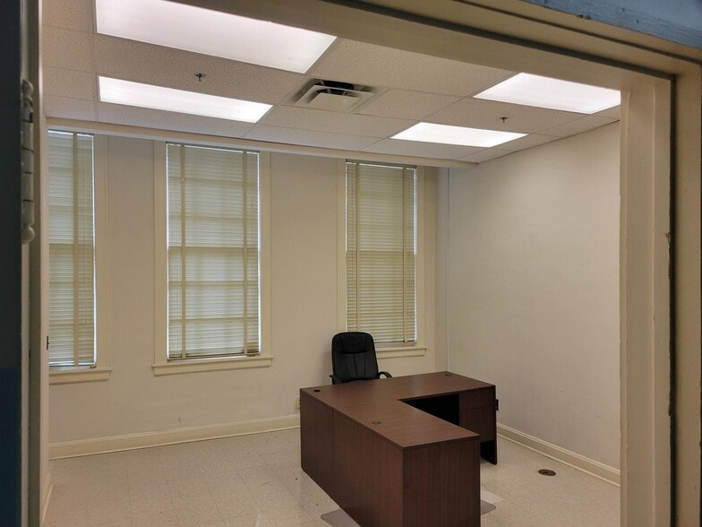 More Photos Of 1087 Alice Ave, Memphis Office For Sale