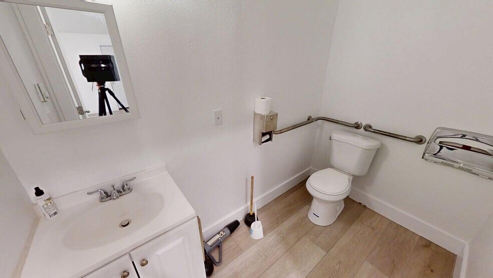 More Photos Of 11518 NE Sandy Blvd, Portland Apartments For Lease