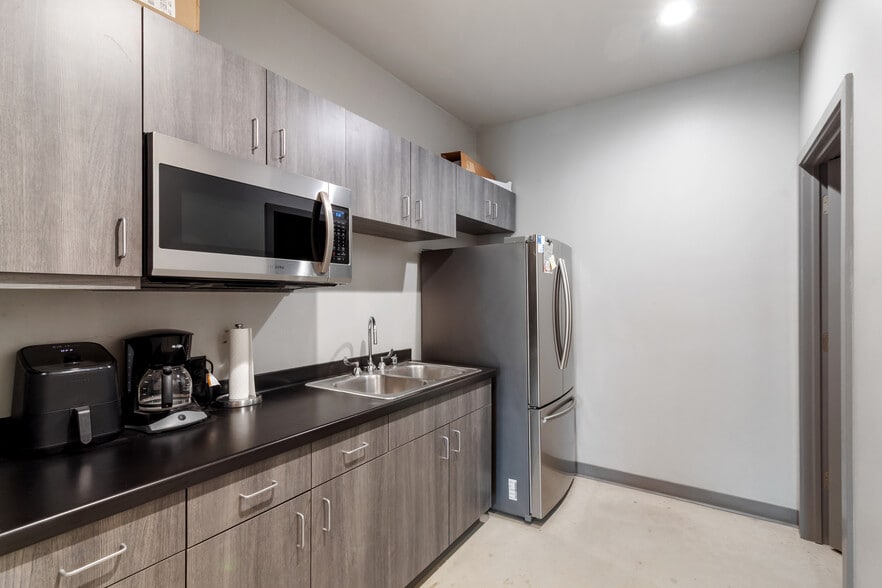 More Photos Of 1113 Innovation Dr, Bryan Industrial For Lease