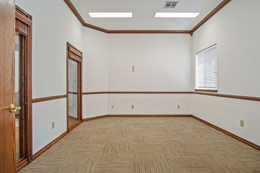 More Photos Of 1006 24th Ave NW, Norman Office For Sale
