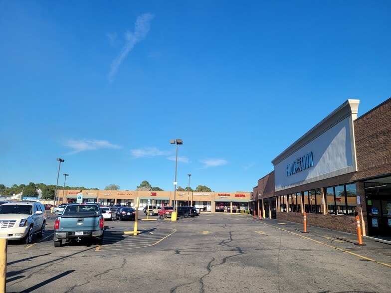 More Photos Of 8175 Cliffdale Rd, Fayetteville Unknown For Lease