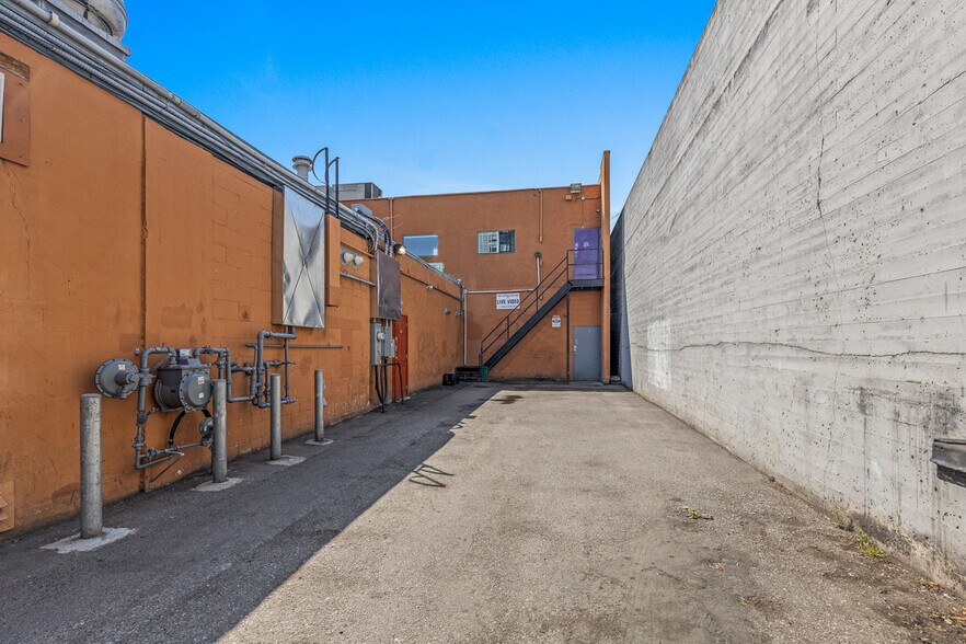 More Photos Of 454 Leon Ave, Kelowna General Retail For Lease