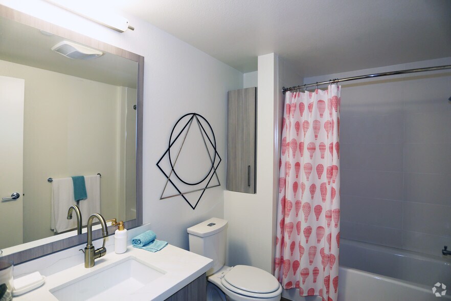 More Photos Of 424 W Pico Blvd, Los Angeles Apartments For Lease