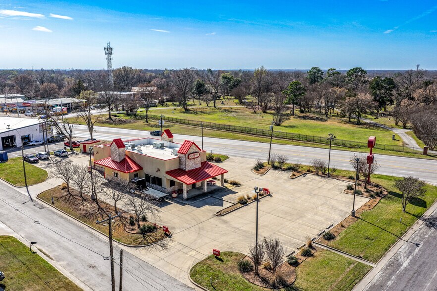 More Photos Of 1014 W Moore Ave, Terrell Restaurant For Sale