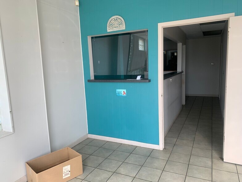 More Photos Of 33788 Woodward Ave, Birmingham Veterinarian Kennel For Lease