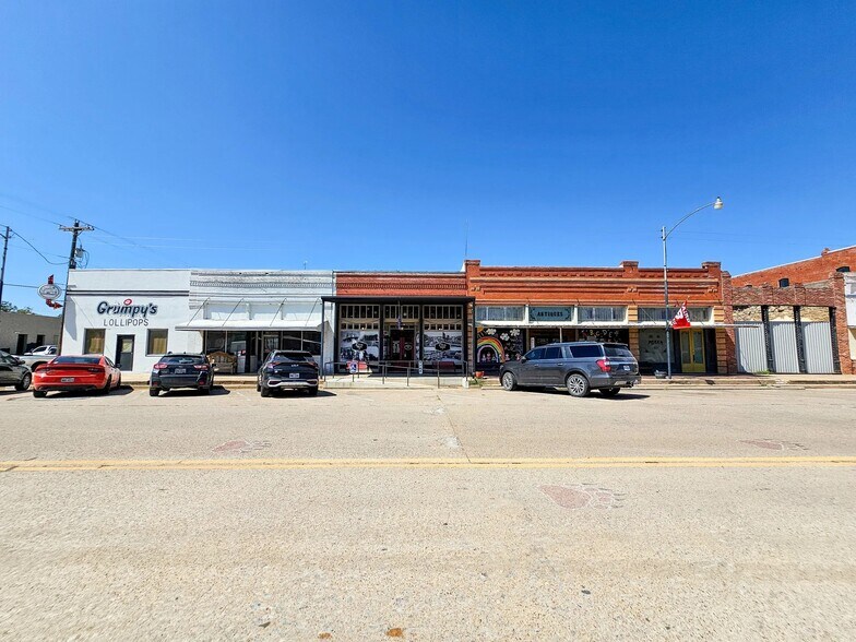 More Photos Of 210 Market St, Baird Restaurant For Sale