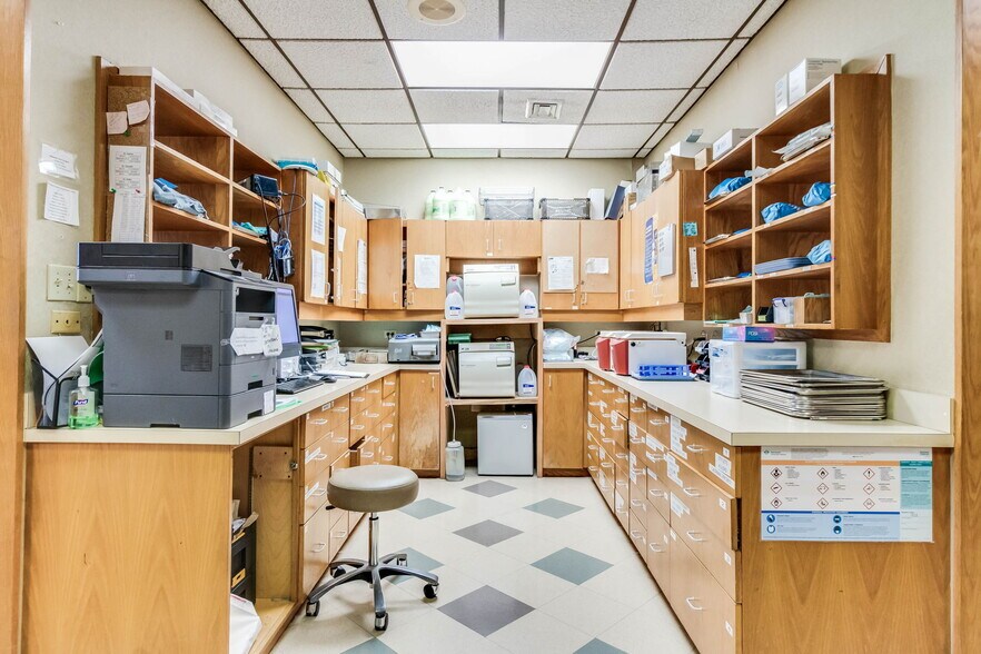 More Photos Of 3839 W Congress St, Lafayette Medical For Sale