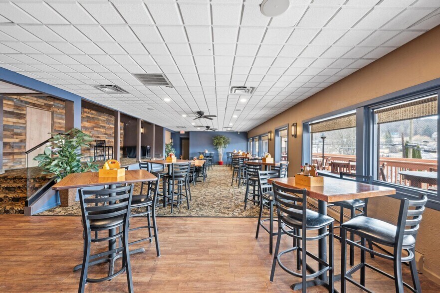 More Photos Of 31 Lakeside Dr, Harveys Lake Restaurant For Sale