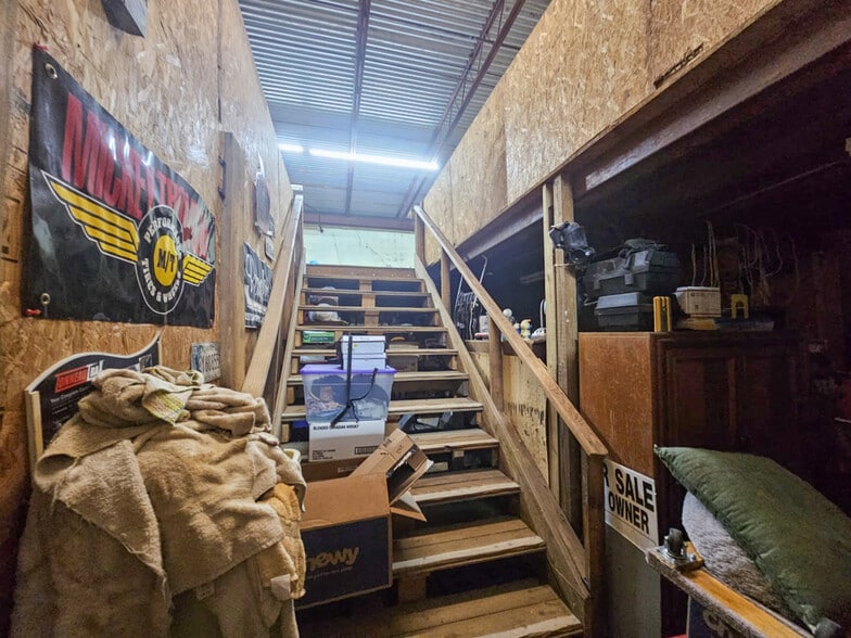 More Photos Of 1420 E Palestine Ave, Palestine Flex For Sale