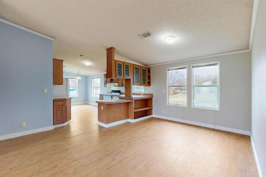 More Photos Of 262 Highway 290 E, Elgin Specialty For Sale