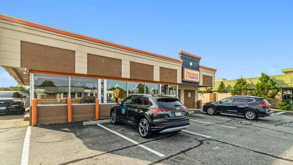 More Photos Of 1484 Mineral Spring Ave, North Providence Freestanding For Sale