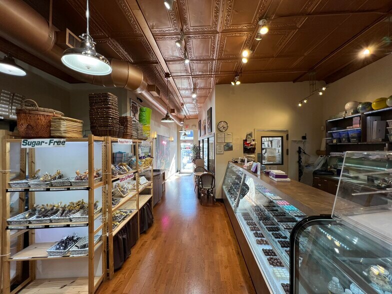 More Photos Of 344 New York Ave, Huntington Storefront For Lease