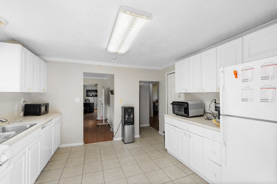 More Photos Of 5757 Ogeechee Rd, Savannah Flex For Lease