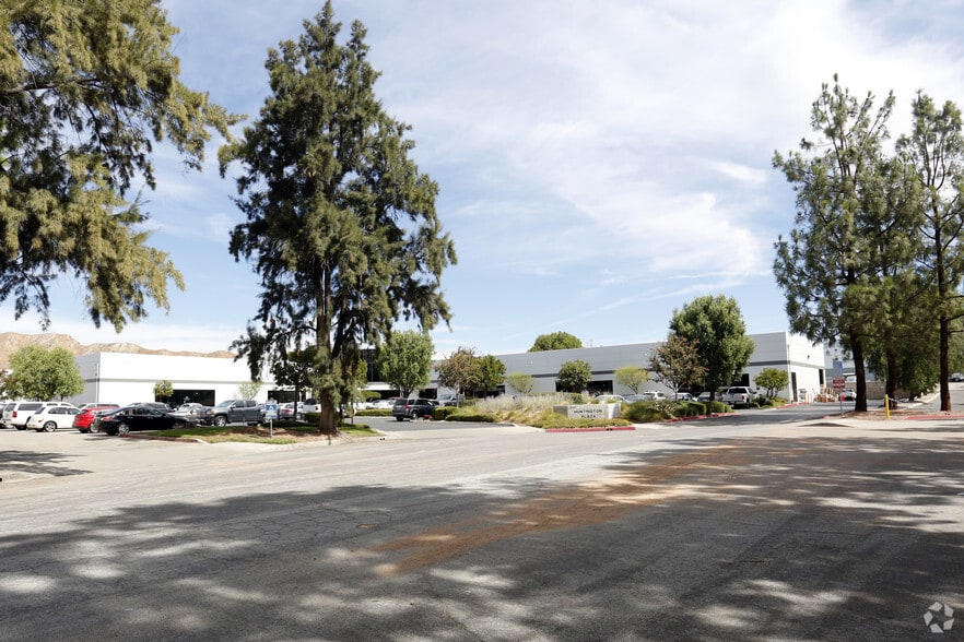 More Photos Of 26007 Huntington Ln, Valencia Warehouse For Lease