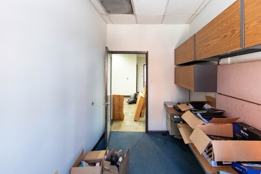 More Photos Of 115 W Saratoga St, Baltimore Storefront Retail Residential For Sale