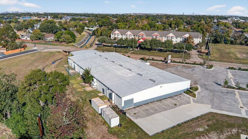 More Photos Of 2606 Cherry Brook Ln, Pasadena Warehouse For Sale