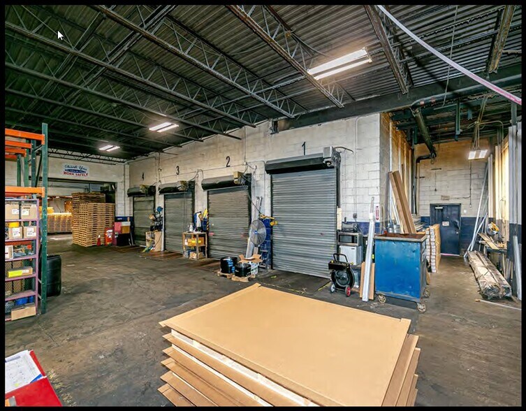 More Photos Of 95 State St, Westbury Manufacturing For Lease