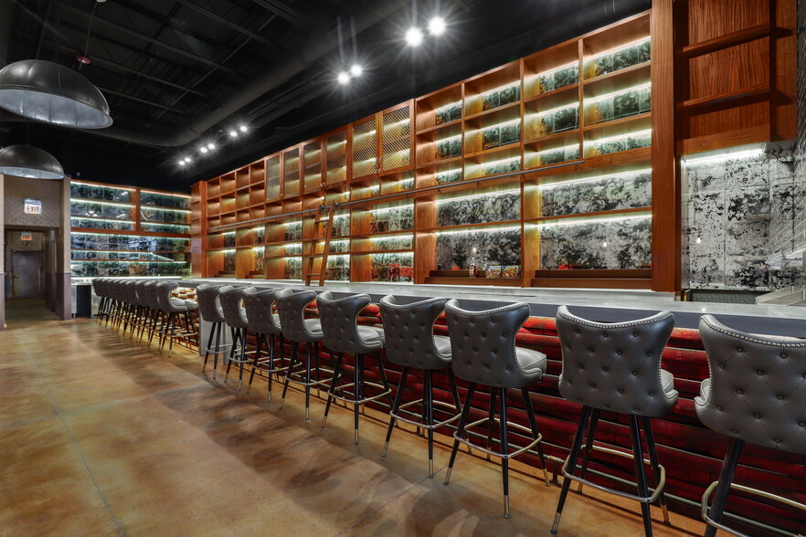 More Photos Of 819 N California Ave, Chicago Bar For Sale