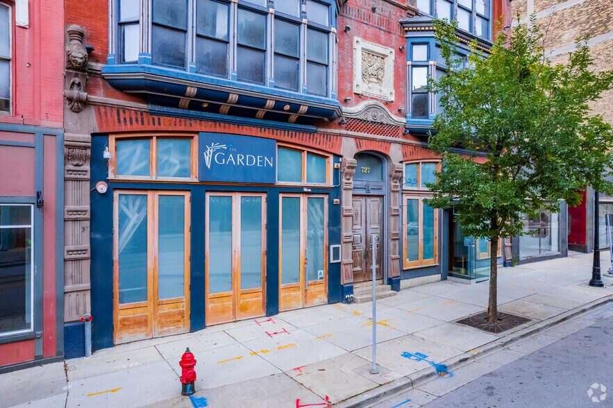 More Photos Of 725-729 N Milwaukee St, Milwaukee Storefront Retail Office For Sale