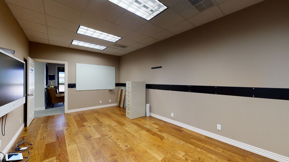 More Photos Of 2501 SW Aviation St, Bentonville Loft Creative Space For Lease