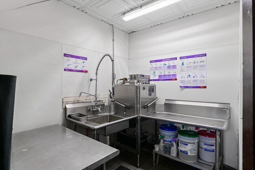 More Photos Of 125 S Market St, Paxton Specialty For Sale
