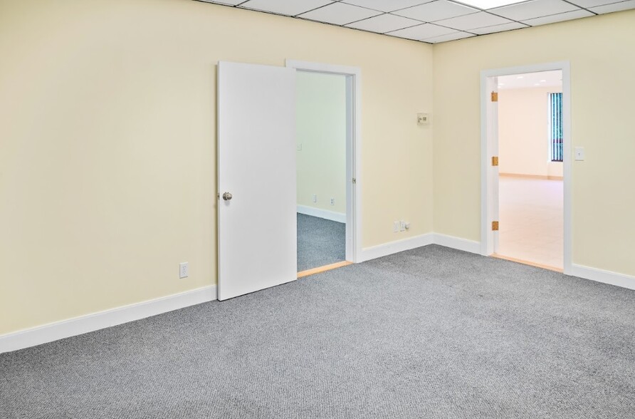 More Photos Of 1291 Worcester Rd, Framingham Office For Sale