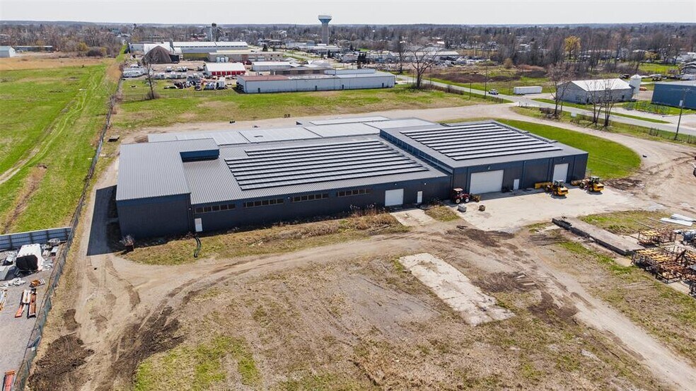 More Photos Of 260 Centre St, Petrolia Warehouse For Lease