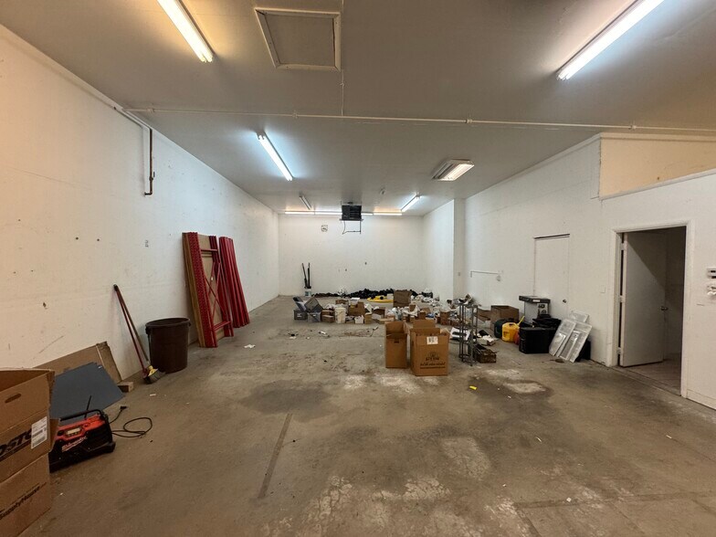 More Photos Of 19336 Goddard Ranch Ct, Morrison Light Manufacturing For Lease