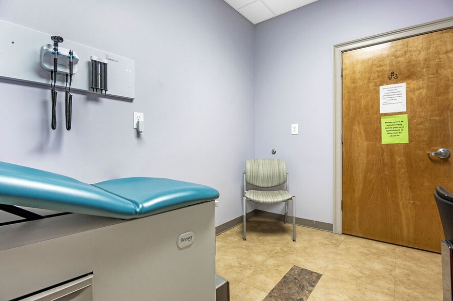 More Photos Of 4275 Western Blvd, Jacksonville Medical For Sale