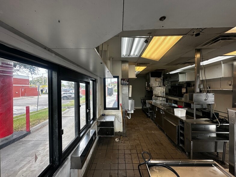 More Photos Of 6200 9th St N, Saint Petersburg Freestanding For Lease