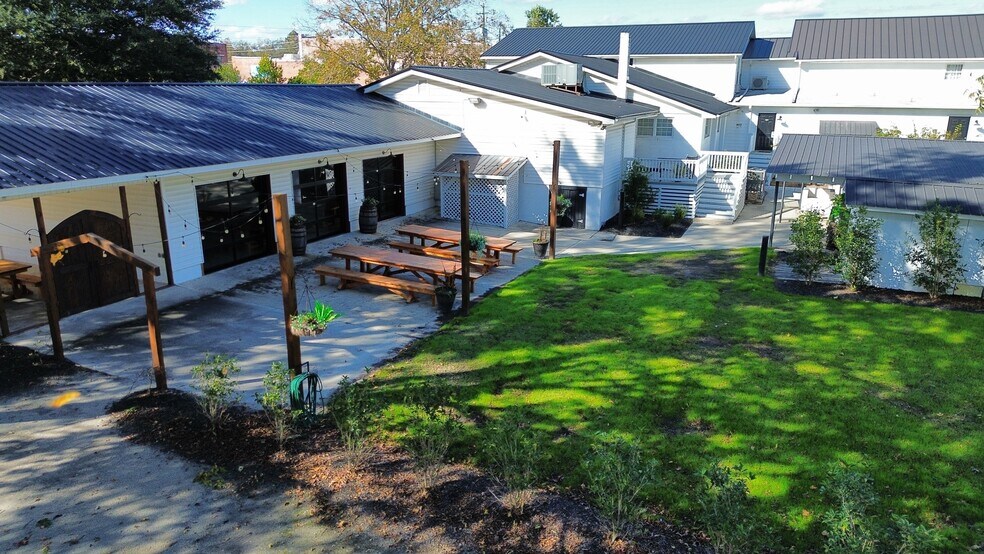 More Photos Of 102 Live Oak St, Tabor City Restaurant For Sale