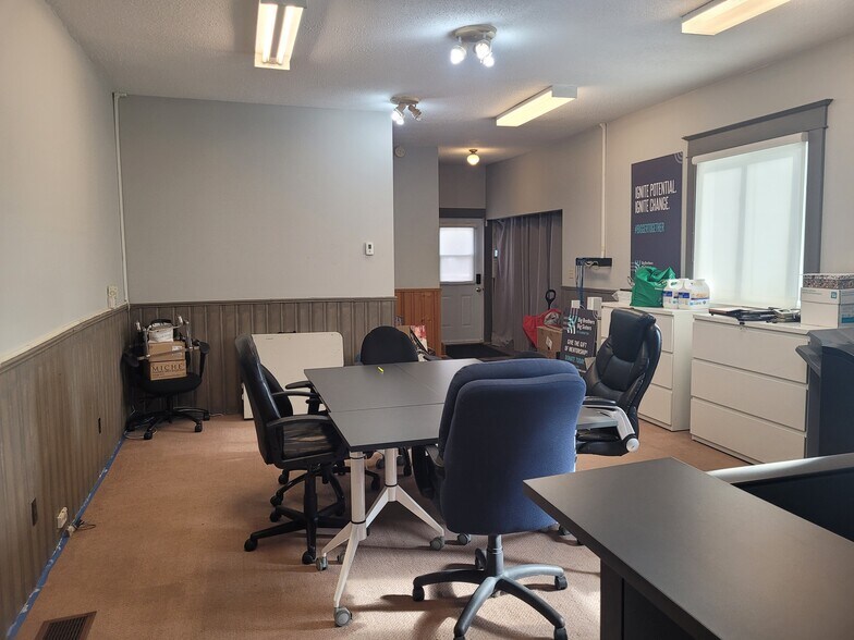 More Photos Of 23 Scugog St, Clarington Office For Sale