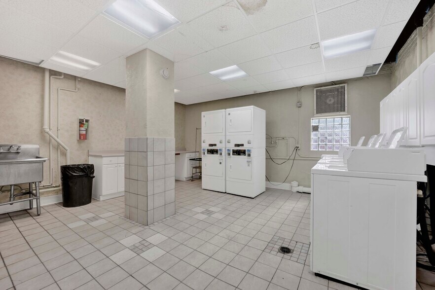 More Photos Of 1401 E Hyde Park Blvd, Chicago Apartments For Sale