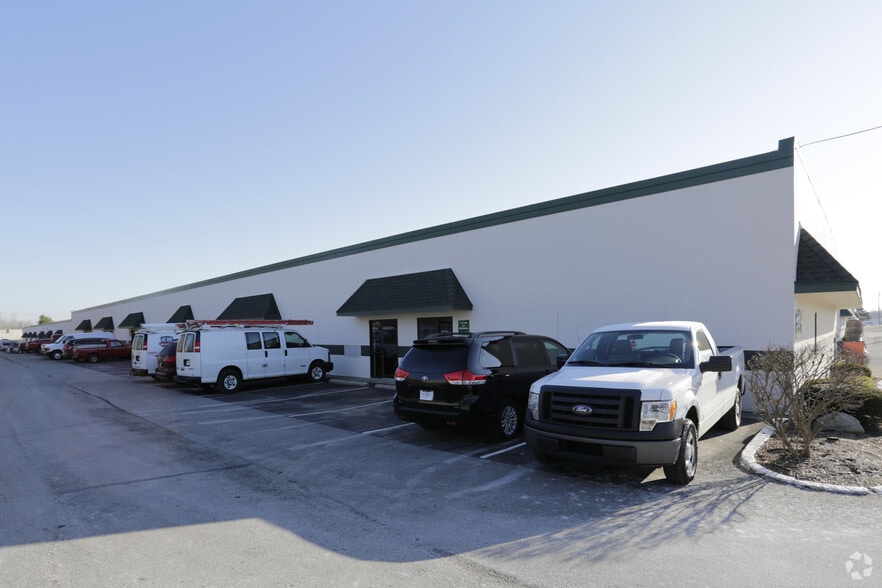 More Photos Of 5508 Elmwood Ave, Indianapolis Warehouse For Lease