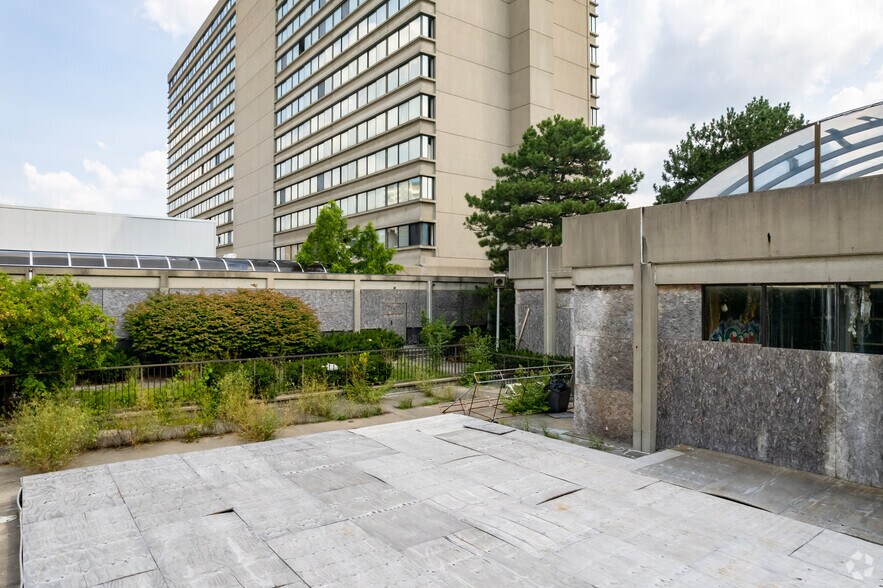 More Photos Of 16400 J.L. Hudson Dr, Southfield Hotel For Sale