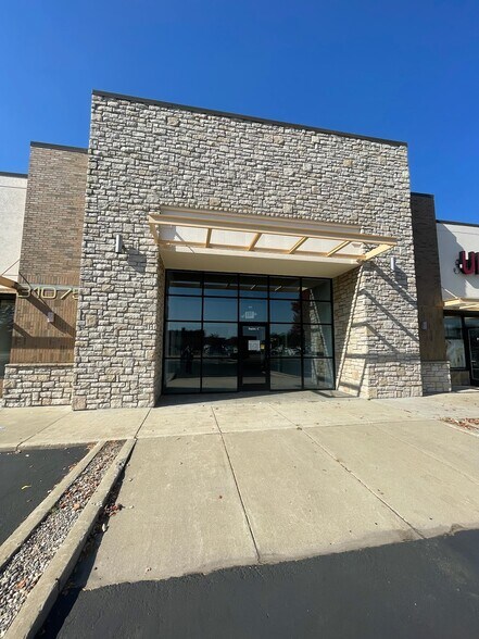 More Photos Of 31075 John R Rd, Madison Heights Freestanding For Lease