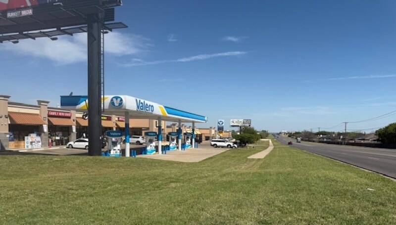 More Photos Of 305 E Stan Schlueter Loop, Killeen Storefront Retail Office For Sale