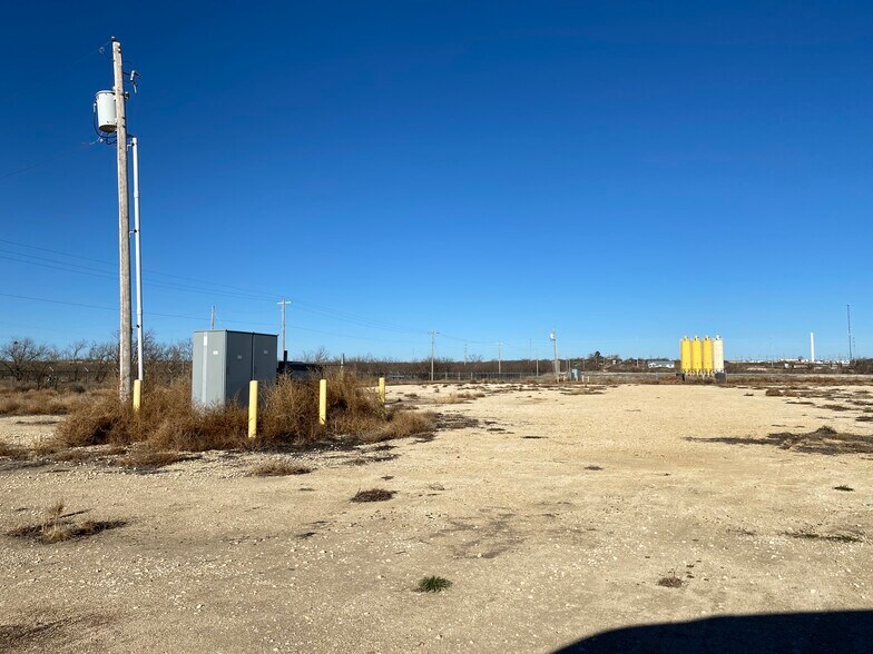 More Photos Of 300 County Road 302, Barnhart Industrial For Lease