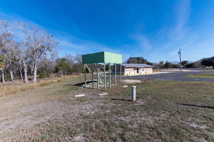More Photos Of 1000 N 5th St, Kenedy Land For Sale