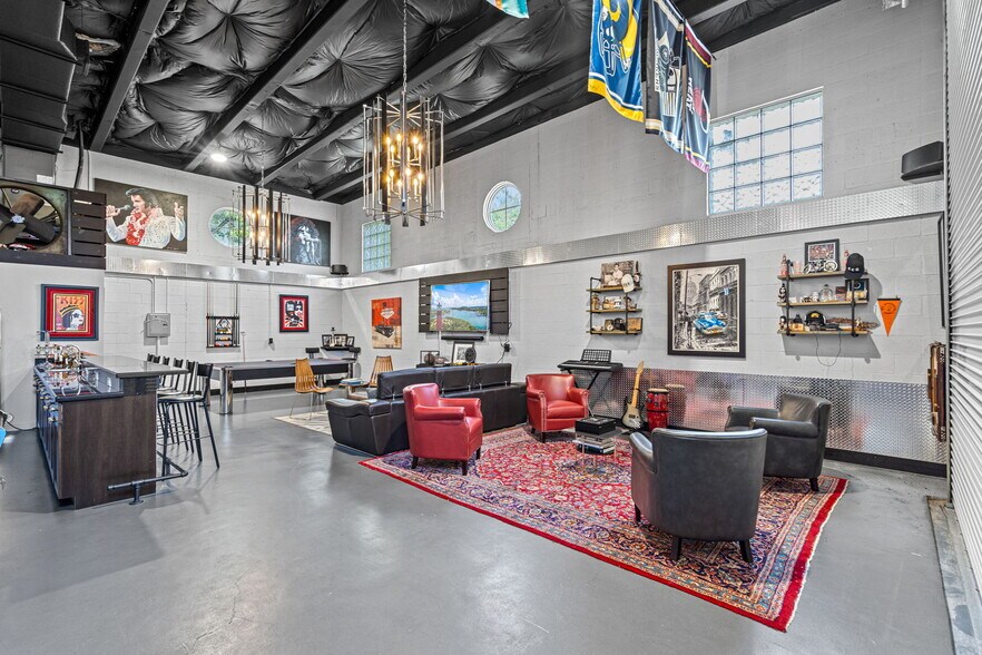 More Photos Of 2937 Ravenswood Rd, Fort Lauderdale Self Storage For Sale