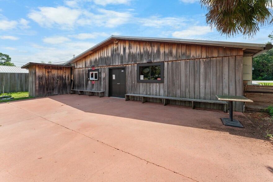 More Photos Of 512 S US Highway 301, Jesup Storefront For Sale