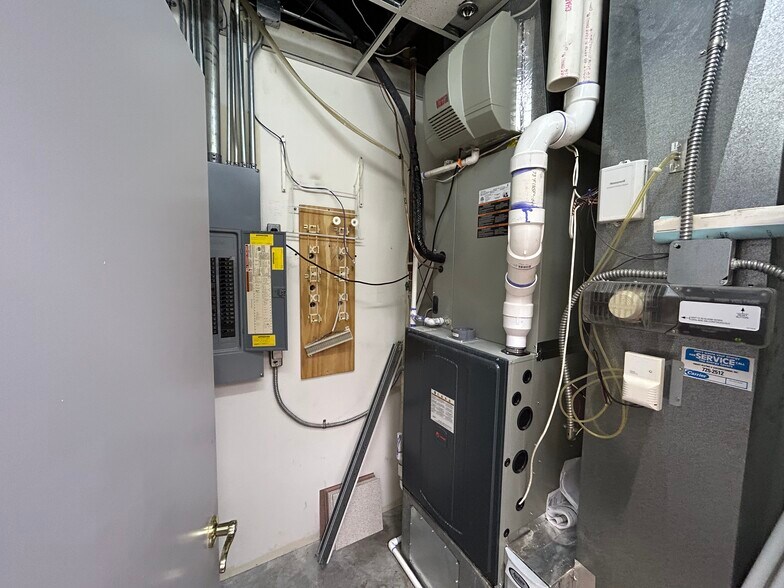 More Photos Of 1230 E Kingsley St, Springfield Medical For Lease