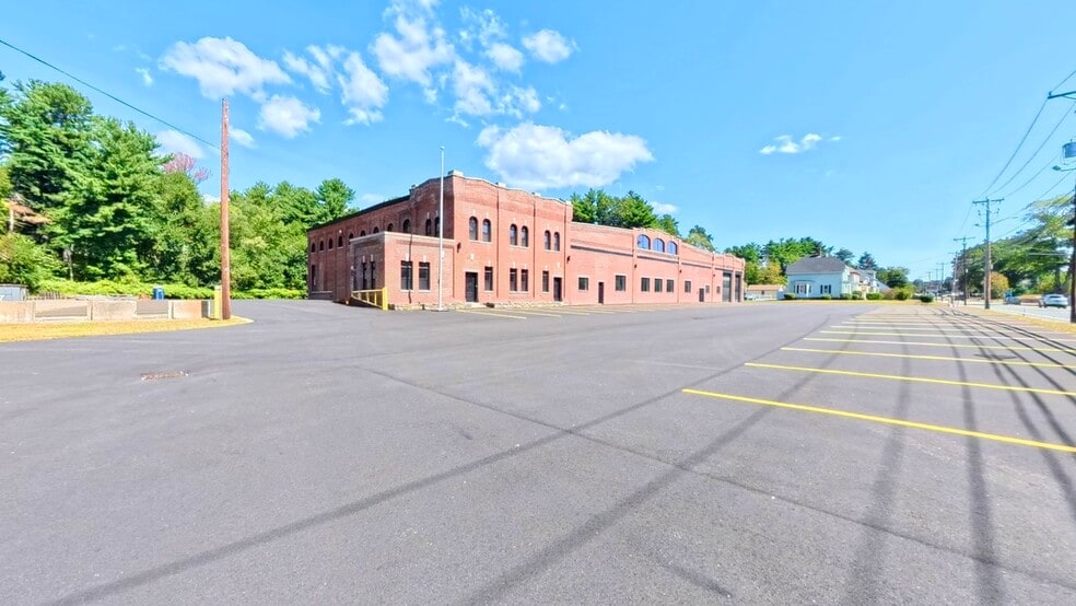More Photos Of 179 Main St, Salem Warehouse For Lease