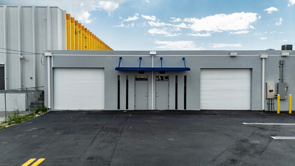 More Photos Of 18631-18637 SW 105th Ave, Miami Warehouse For Sale