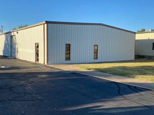 More Photos Of 3222 Bart Conner Dr, Norman Warehouse For Lease