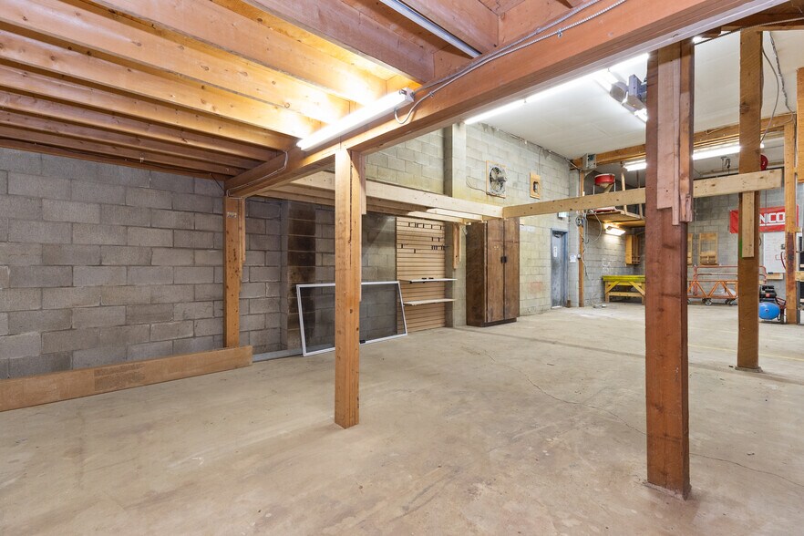 More Photos Of 2253-2265B W Railway St, Abbotsford Warehouse For Lease