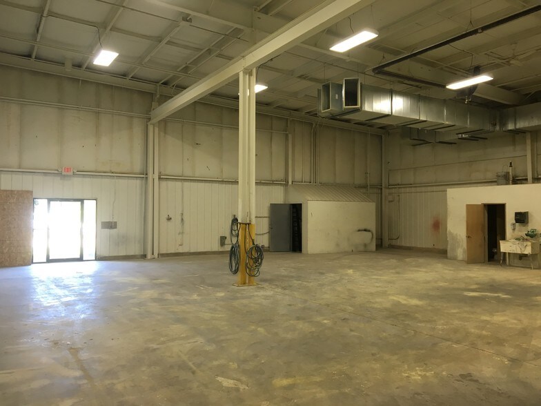 More Photos Of 2425 Hutson Rd, Green Bay Manufacturing For Lease