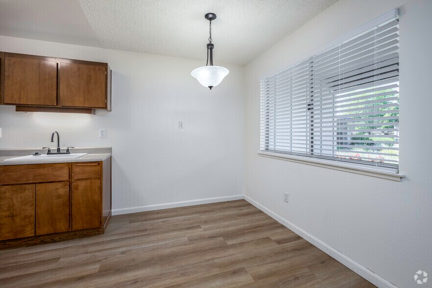 More Photos Of 6546 Auburn Blvd, Citrus Heights Apartments For Sale